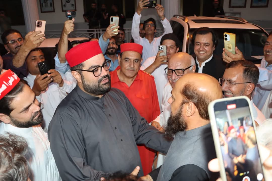 Faisal Zeb Khan (@faisalzebkhan2) on Twitter photo چئیرمین پی ٹی اے ریٹائرڈ میجر جنرل حفیظ الرحمان باچا خان مرکز ته راغې، د پختون روایاتو مطابق مشر ایمل ولی خان د هغه جرگہ قبوله کړه۔
<a href="/AimalWali/">Aimal Wali Khan</a> ❤️ چئیرمین پی ٹی اے ریٹائرڈ میجر جنرل حفیظ الرحمان باچا خان مرکز ته راغې، د پختون روایاتو مطابق مشر ایمل ولی خان د هغه جرگہ قبوله کړه۔
<a href="/AimalWali/">Aimal Wali Khan</a> ❤️