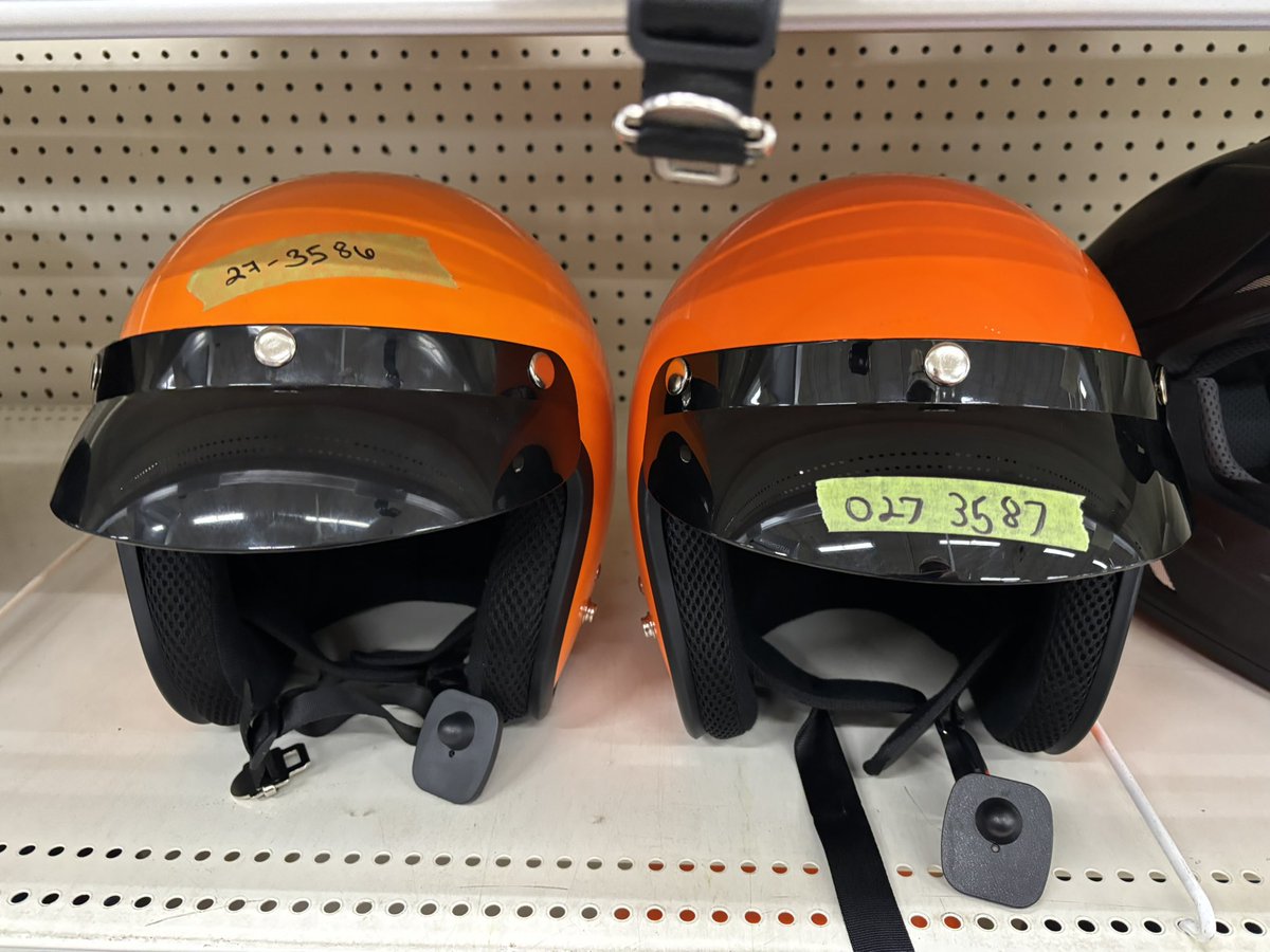 Oranje helmets