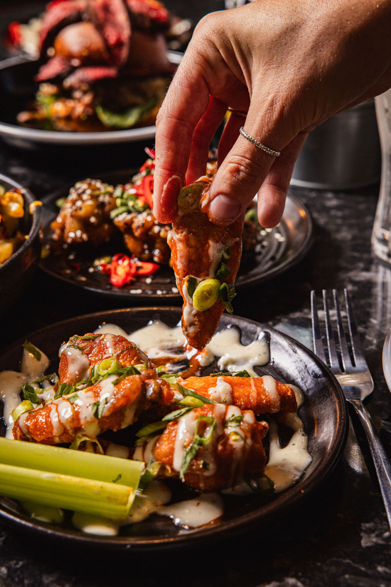BUFFALO AND BLUE WINGS👌
Buffalo sauce, blue cheese sauce, spring onion + celery

#thebeefyboys