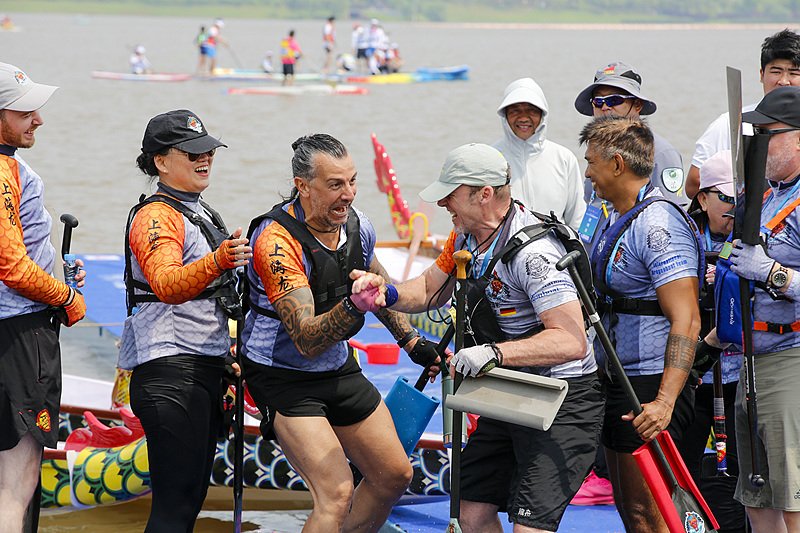 ChEmbPa's tweet photo. Con motivo de la Fiesta del Bote del Dragón, el día 24 se celebró en Nanchang (provincia de Jiangxi) una competición internacional que reunió a unos 50 equipos de China y del extranjero. https://t.co/3LdWhdg8Ch