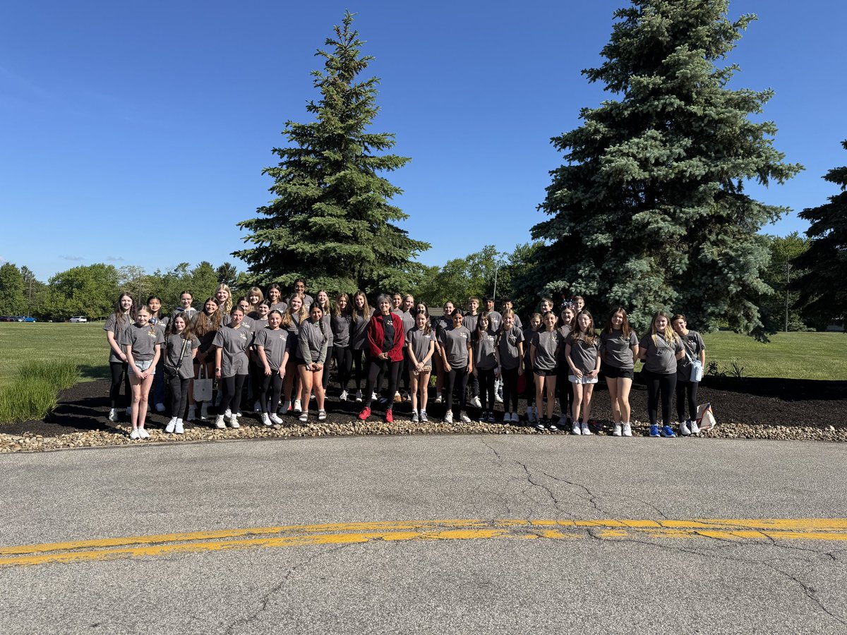 bbhcapa's tweet photo. @bbhmsbees Huddle jr. Youth Leadership Club @BroadviewHtsOH Memorial Day parade.

Representing @BBHCSD https://t.co/Pea2VB02e8