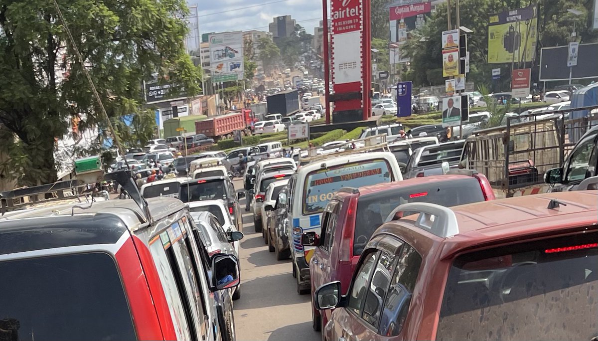 DenisKByarugaba's tweet photo. The traffic in Kampala unbearable. On a normal day a person spends 4-6 hrs or more to and from town. This is time consuming and extremely costly. In particular, the traffic control at the electoral commission must be reviewed urgently. The @PoliceUg create confusion @GenWamala https://t.co/nevq0cEXFh