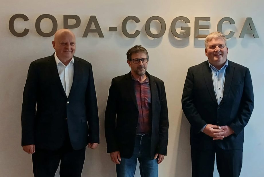 COPA-COGECA (@copacogeca) on Twitter photo 🔔 New Chairs Elected – Congratulation to <a href="/DominiqueFayel/">Dominique Fayel</a> (<a href="/FNSEA/">La FNSEA</a>, 🇫🇷) on his reappointment as Chair of the <a href="/COPACOGECA/">COPA-COGECA</a> Working Party on Beef. We also warmly welcome the newly elected Vice-Chairs: Declan Hanrahan (<a href="/IFAmedia/">Irish Farmers' Association</a>, 🇮🇪) and <a href="/WierzbickiJerzy/">Jerzy Wierzbicki</a> (<a href="/fbzpr/">Federacja Branżowych Związków Producentów Rolnych</a>, 🇵🇱).
Their 🔔 New Chairs Elected – Congratulation to <a href="/DominiqueFayel/">Dominique Fayel</a> (<a href="/FNSEA/">La FNSEA</a>, 🇫🇷) on his reappointment as Chair of the <a href="/COPACOGECA/">COPA-COGECA</a> Working Party on Beef. We also warmly welcome the newly elected Vice-Chairs: Declan Hanrahan (<a href="/IFAmedia/">Irish Farmers' Association</a>, 🇮🇪) and <a href="/WierzbickiJerzy/">Jerzy Wierzbicki</a> (<a href="/fbzpr/">Federacja Branżowych Związków Producentów Rolnych</a>, 🇵🇱).
Their