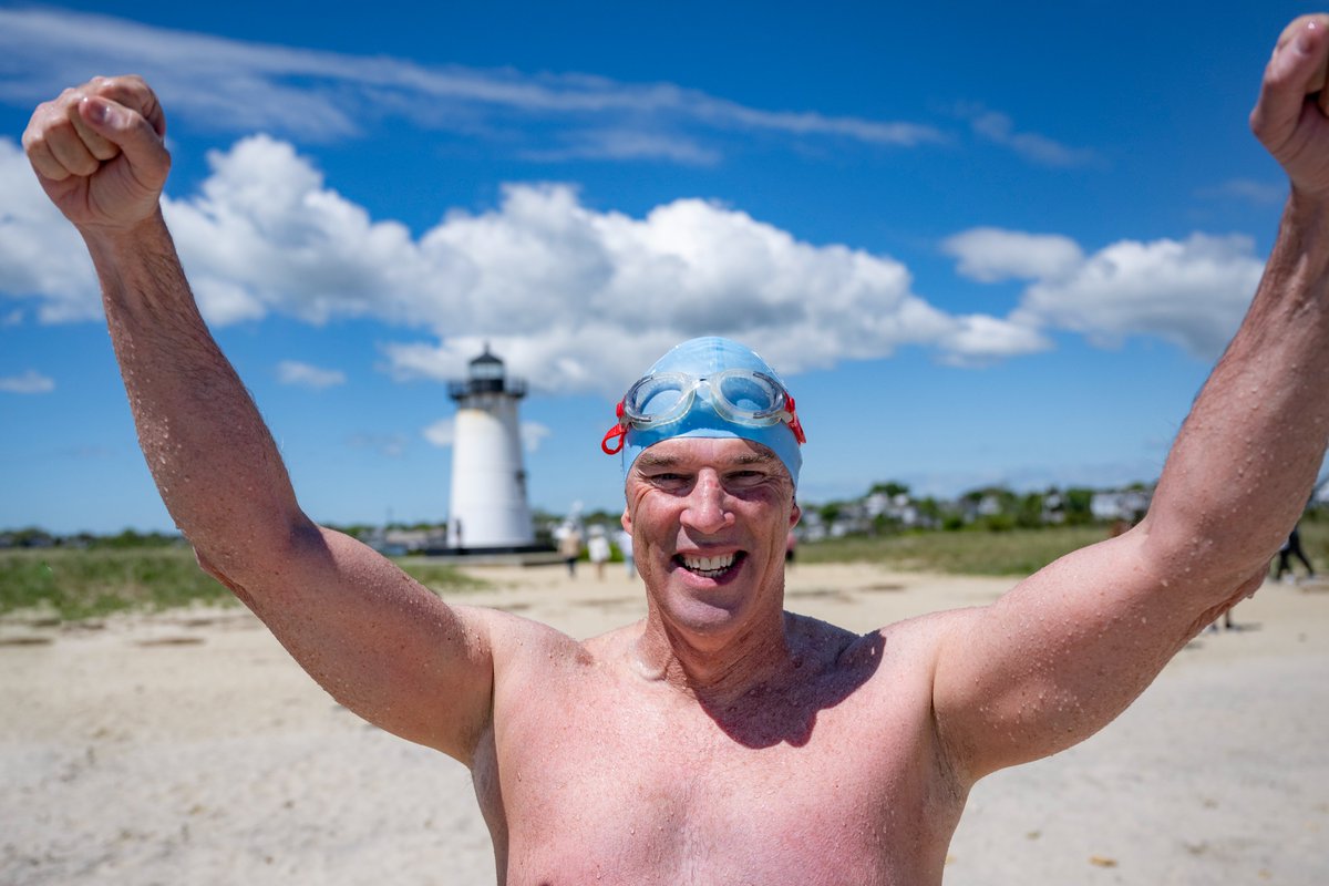 LewisPugh's tweet image. I’ve just completed #TheSharkSwim 🏊‍♂️🦈📣

12 days and 59 miles around the island of Martha’s Vineyard, where Jaws was filmed 50 years ago.

It&apos;s been one of the toughest swims of my life. Cold water, relentless wind, big waves and the constant thought of what might be beneath me.…