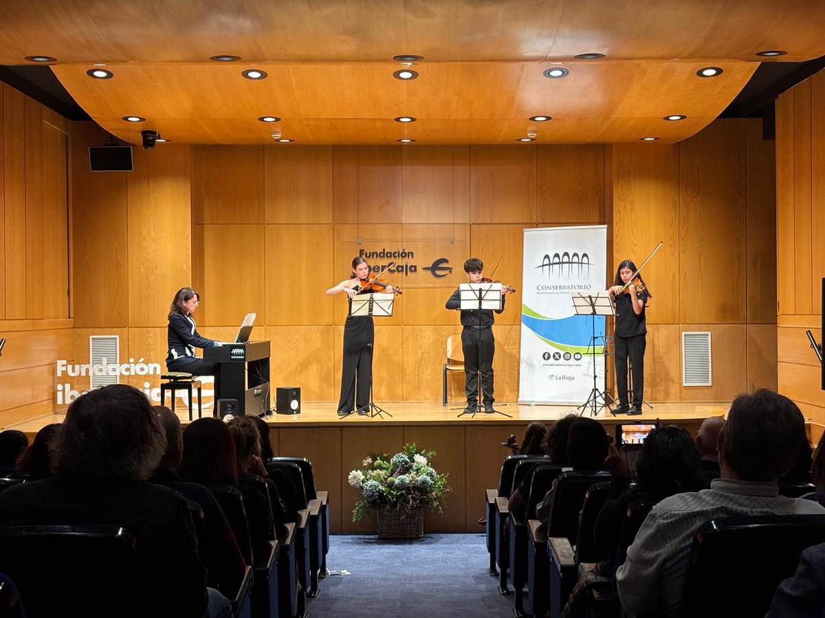 Alumnado del Dep. Cuerda de nuestro <a href="/ConserPinedo/">Conservatorio Profesional de Música Eliseo Pinedo</a>  realizó el pasado 22/05 concierto como parte del ciclo "El Conservatorio suena en Ibercaja". 
La colaboración con <a href="/FundIbercaja/">Fundación Ibercaja</a> asegura que sean accesibles para un amplio público, promoviendo así la música y la cultura local.