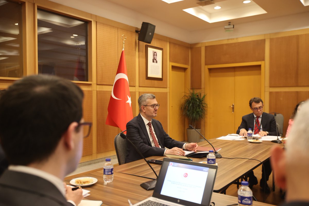 Bakan Yardımcımız Burhanettin Duran, Türkiye-Afrika ilişkilerinin mevcut durumunun ve geliştirilmesi imkanlarının ele alındığı, ilgili kurumlarımızın katılımıyla gerçekleştirilen ticaret ve yatırım odaklı Çalıştay’a başkanlık etti.