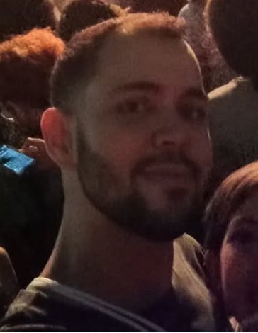 therealfungos's tweet photo. não tem problema Tiago eu pego uma sua atual, e veja não tem diferença alguma vc continua feio e calvo! enquanto a Selena linda e bem sucedida https://t.co/qNl58VP6sB