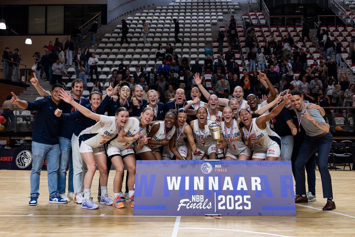 EveBlagrove's tweet image. Champions of the Dutch U21 competition! So proud or our team! ❤️🧡❤️
