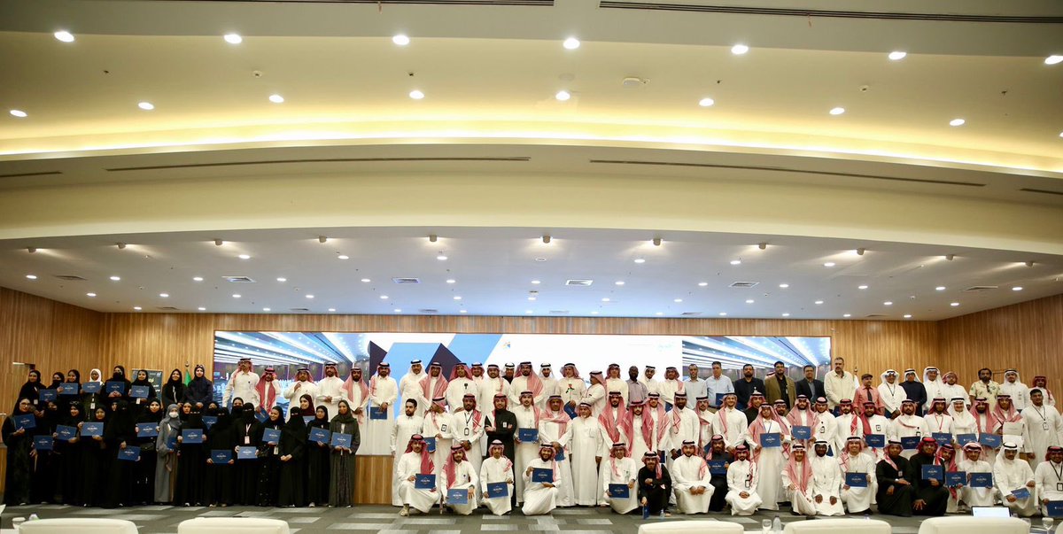 بحضور سعادة عميد #كلية_الهندسة د.أنس أحمد؛ اختتم النادي الهندسي أنشطته بتكريم أكثر من 185 من أعضاء هيئة التدريس والطلبة، وشهد الحفل استعراض لأبرز إنجازات هذا العام وخطة العام القادم، حيث توجت جهود النادي المميزة بحصوله على المركز الثاني في مؤشر الأندية الطلابية 2025.

#جامعة_جدة