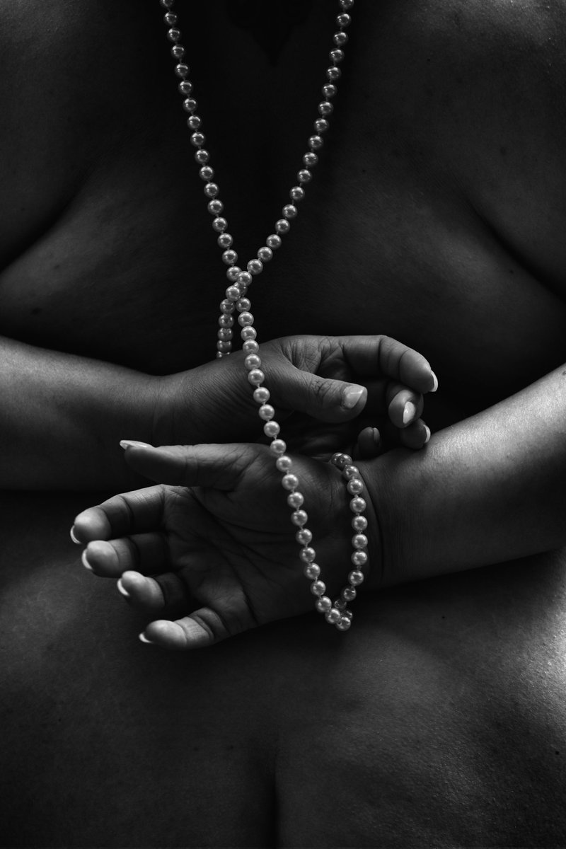 OfFiddler's tweet photo. In Chains

Wenn am Popo-Montag der Popo mal eine Randnotiz bleiben darf... quasi als Schattengestalt... 

#popo #popomontag #stringofpearls #pearls #bodypart #lowkey #bodypositivity #bodyconfidence #dubistkunst #youareart #paintedwithlight #mitlichtgemalt https://t.co/ThsTFRq5b3