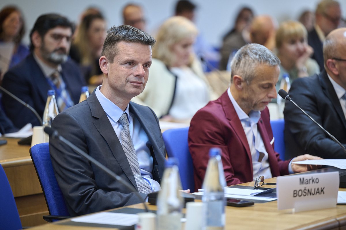 Une conférence consacrée à la jurisprudence de la Cour au croisement entre les DH et le droit pénal s'est tenue aujourd'hui pour marquer la fin, cette semaine, du mandat du président Marko Bošnjak.
Les discussions ont porté sur le rôle joué par la Cour dans la protection des DH.