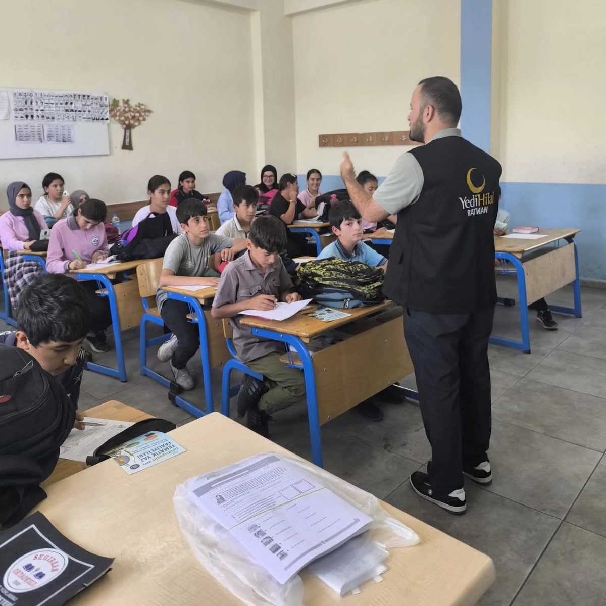 Senin yazın 2025 
Yenişehir Ortaokulu öğrencilerimizi ziyaret edip 
Yaz etkinlikleri kapsamında icra edeceğimiz faaliyetlerimizi genç kardeşlerimizle paylaştık 

Birlikte daha güzel etkinliklerle dolu bir yaz için heyecanlıyız 

<a href="/YediHilal/">YediHilal</a>