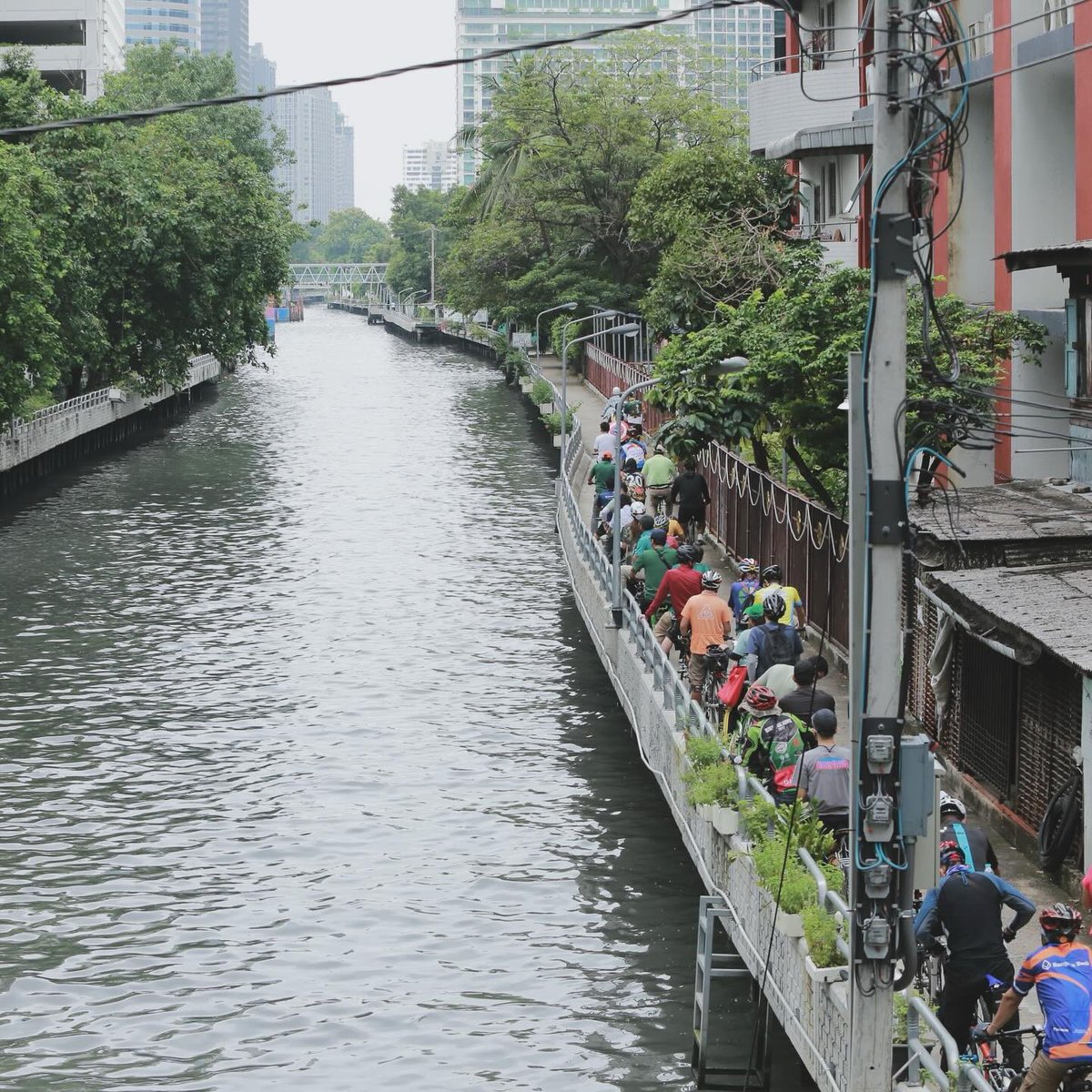 พี่ๆ ชมรมนักปั่นจากเพจ Bike for Everyone ส่งรูปทางสัญจรเลียบคลองแสนแสบ ประสานมิตรไปทองหล่อมาอัพเดทค่ะ

ใครที่มีโอกาสได้สัญจรเส้นทางนั้น ชอบหรือไม่ชอบยังไง อยากให้ปรับเพิ่มตรงไหน คอมเม้นมานะคะ 🤗