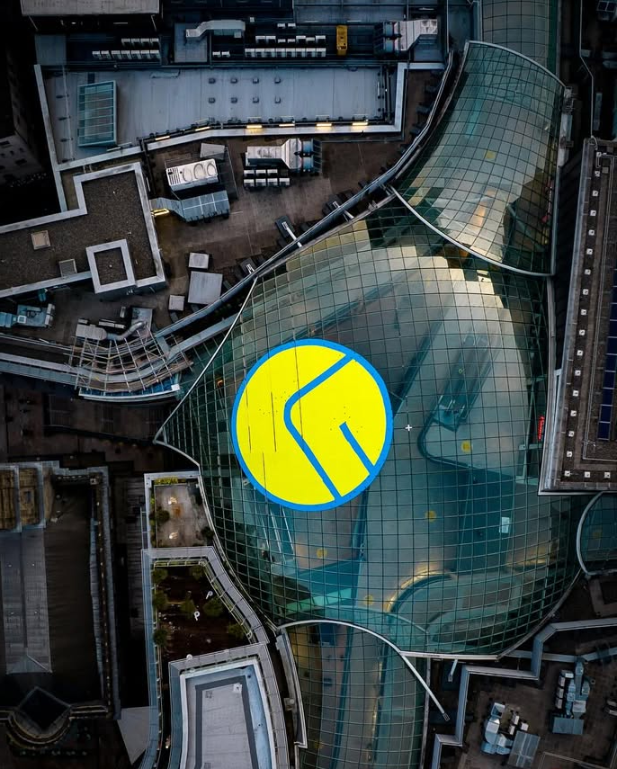 LeedsLife_'s tweet photo. Who’s ready for the next “smiley” season for Leeds? 😁💛
Photos by IG: just_dronin
#Leeds #visitleeds #loveleeds #thisisleeds #leedscitycentre #trinityleeds #leedsunited #dronepals #leedsleedsleeds https://t.co/DklEWHJ4ma