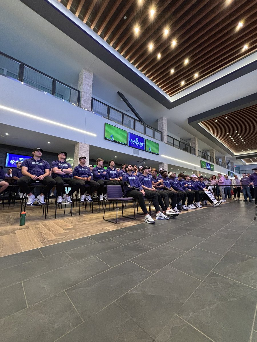 KStateBSB's tweet photo. The guys are ready! 

@NCAABaseball https://t.co/v7Y6c9ad8p