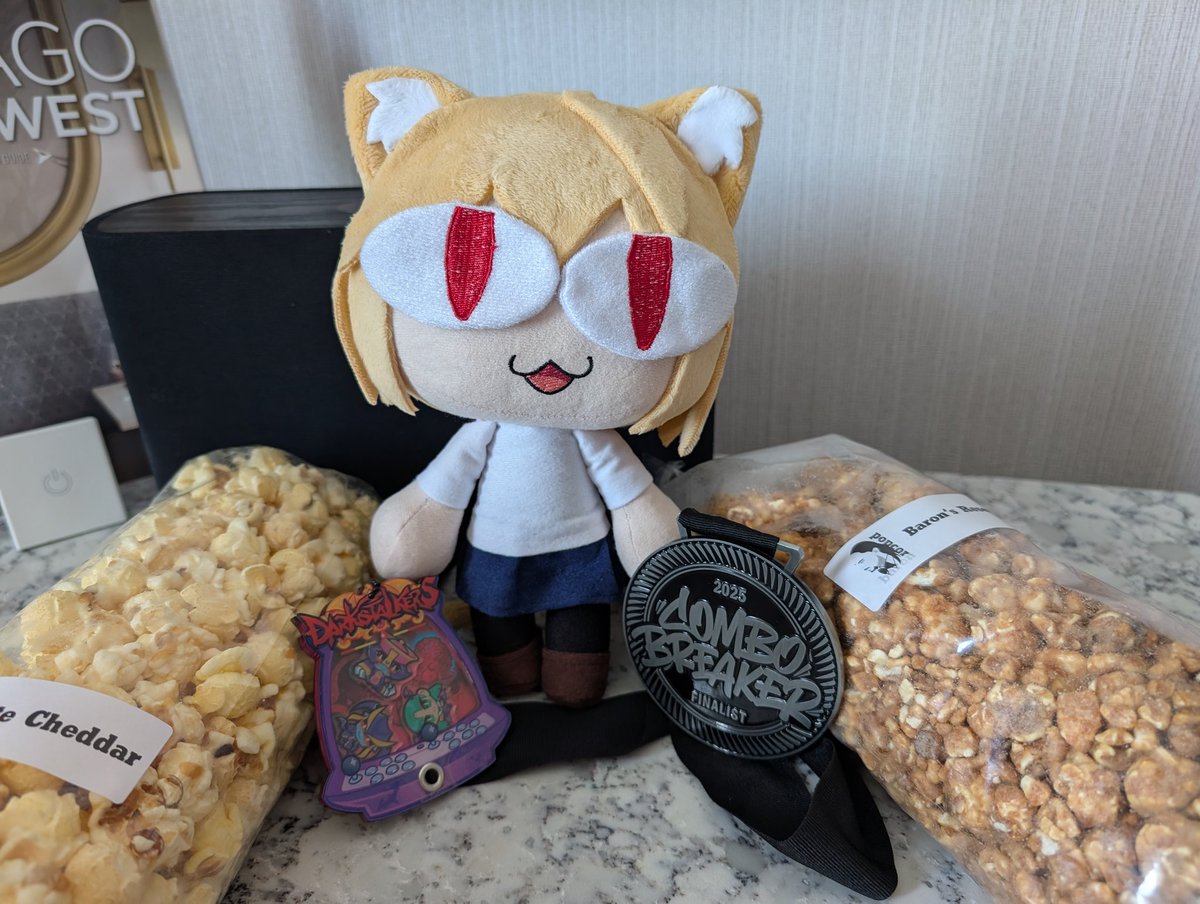 Foonanigims's tweet image. Got 5th in Xrd at combo breaker! It's been such a fun weekend, and really nice to catch up with friends. Now to return home with my spoils