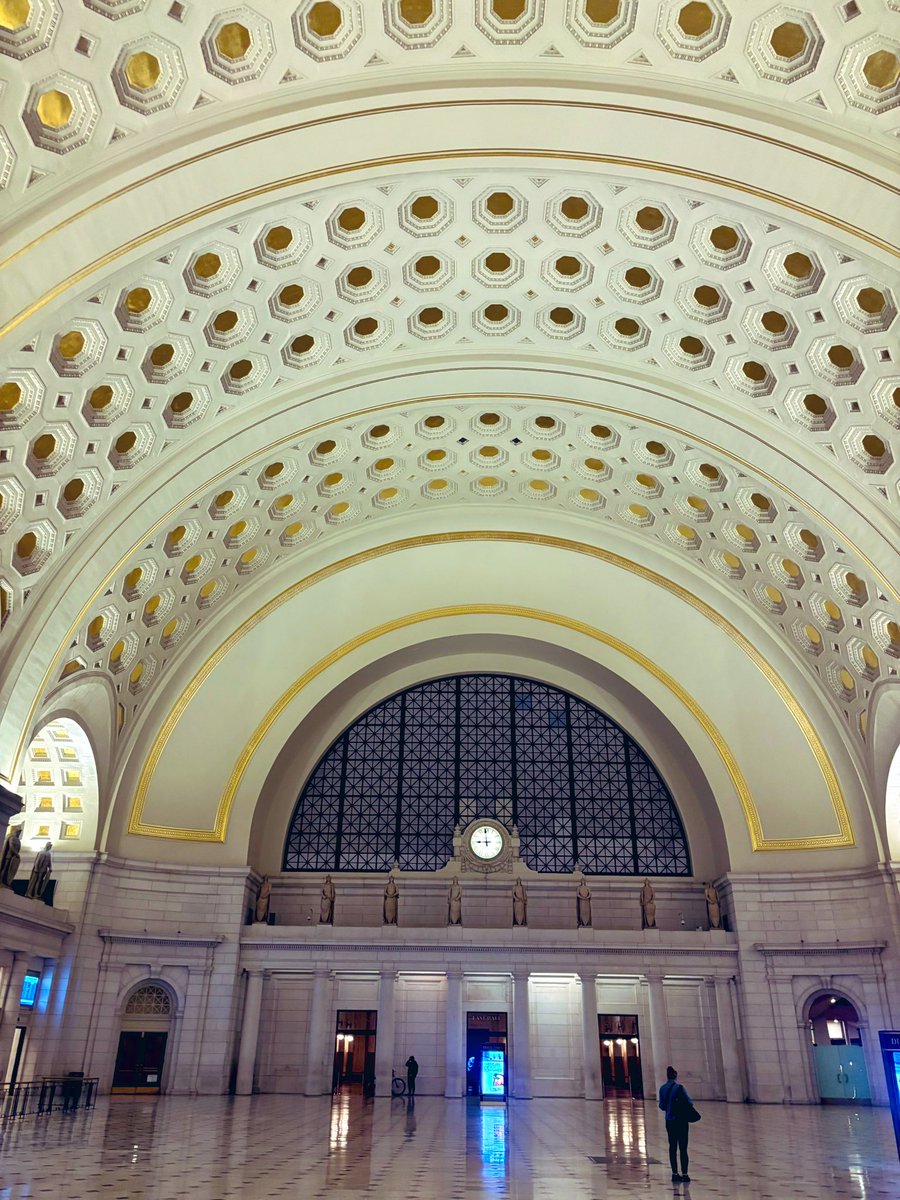 <a href="/UnionStationDC_/">Union Station DC</a> at night is such vibe 🌃🛤️🚂