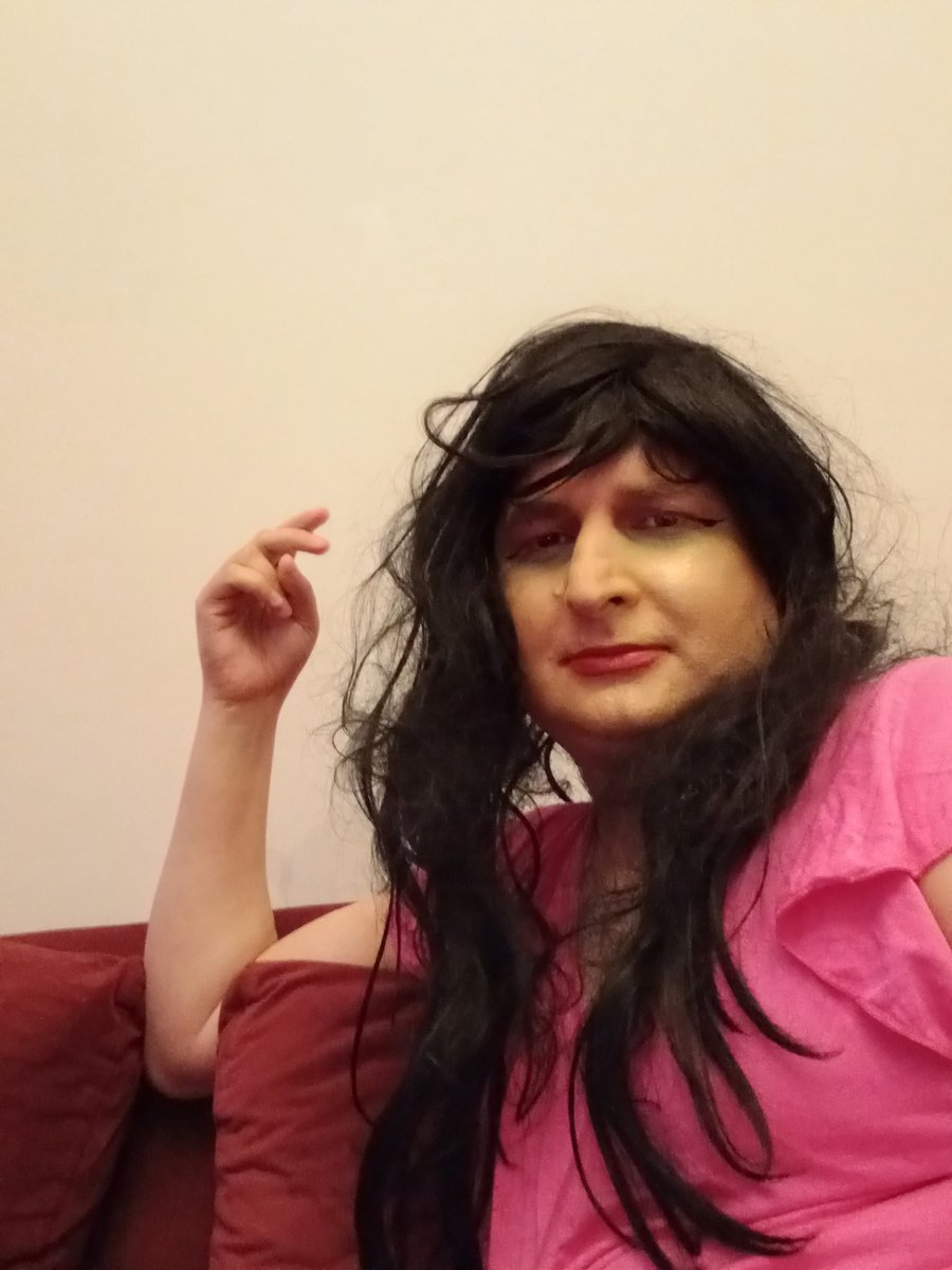 İstanbul Beyoğlu'ndayım. Baskın erkeksi erkekler arıyorum.