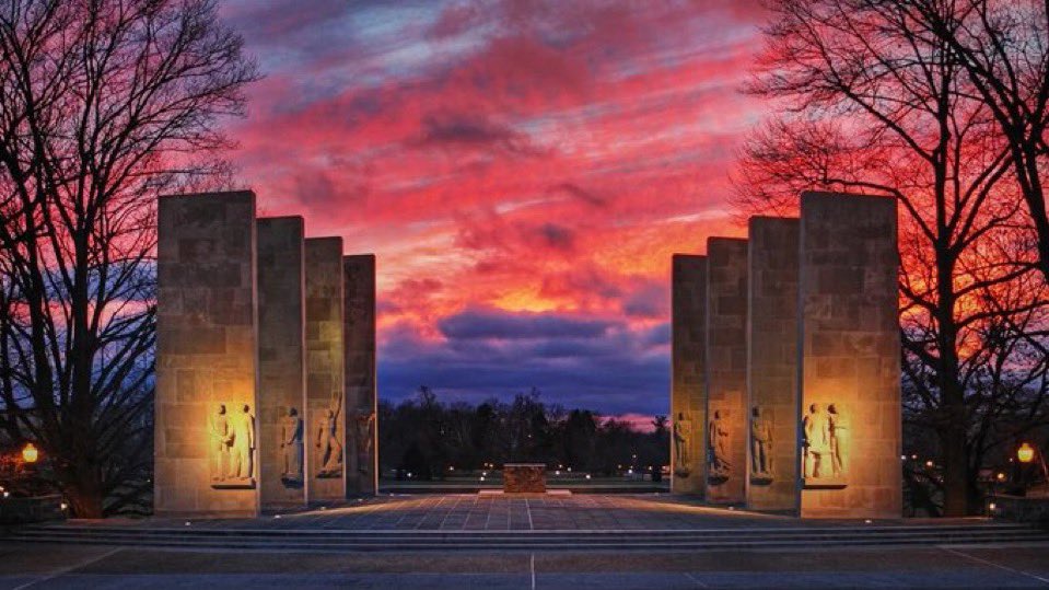 Bluegrass504's tweet image. Today we remember and honor those who made the ultimate sacrifice to protect our freedom. 🇺🇸

#MemorialDay #HonorTheFallen #UtProsim