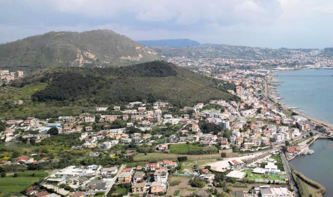 Neue Studie zur möglichen Ursache der Erdbeben in den Campi Flegrei veröffentlicht: vulkane.net/blogmobil/camp…