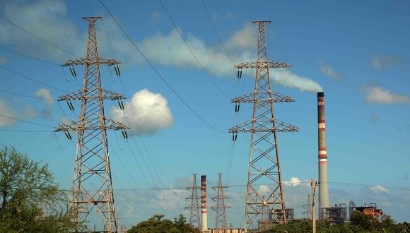 La UNE estima una disponibilidad de 1 935 MW para el horario pico nocturno y una demanda máxima de 3 500 MW, para un déficit de 1 565 MW, por lo cual, de mantenerse las condiciones previstas, se pronostica una afectación de 1 635 MW en este horario.
<a href="/IzquierdaPinera/">🇨🇺IzquierdaPinera❤️</a>