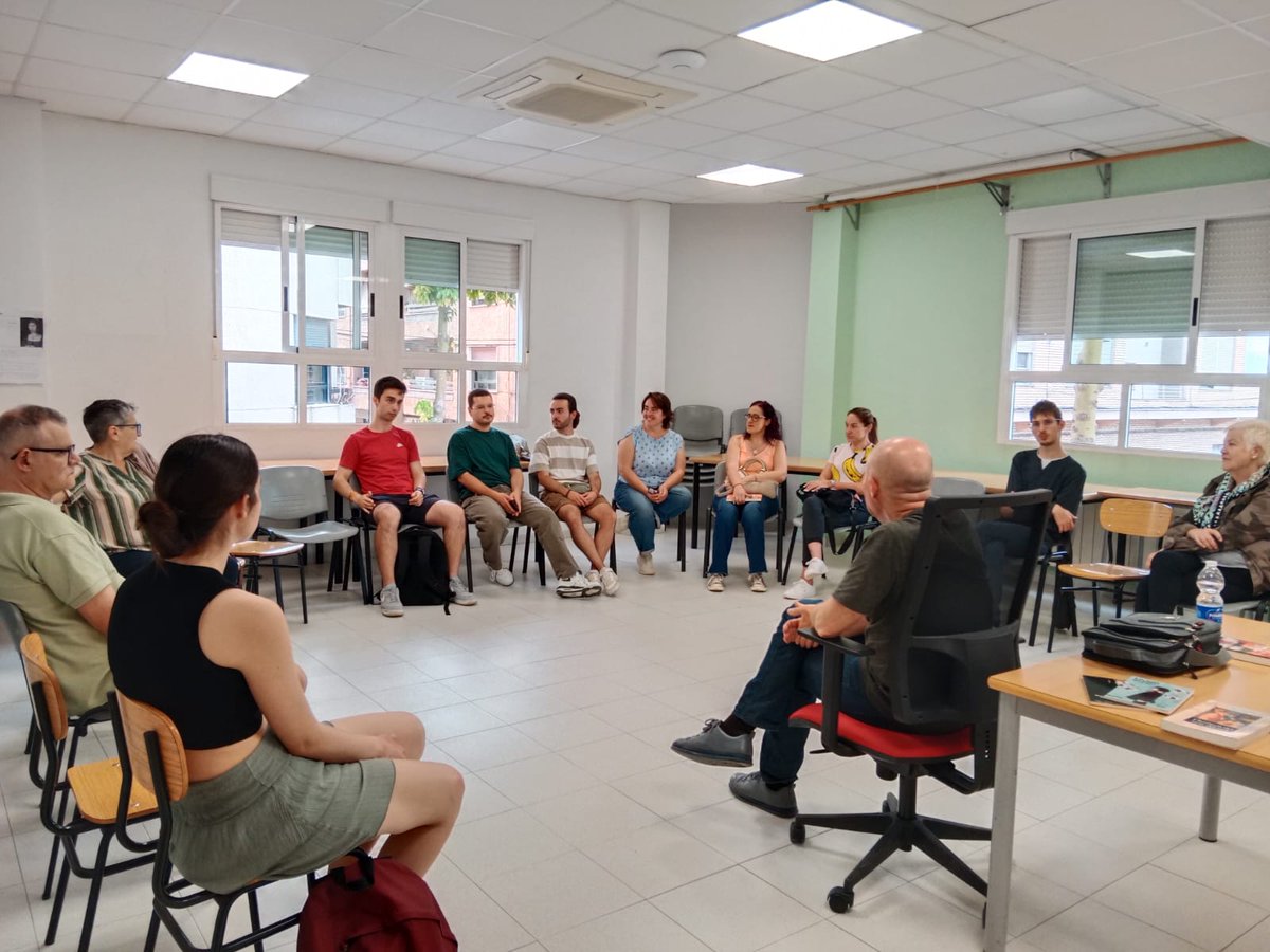 Dijous passat, a l'Escola d'Adults d'Albal, vam celebrar una sessió magnífica a propòsit de la meua novel·la #ElParadísALesFosques (<a href="/bromera_adults/">Bromera Adults</a> <a href="/bromera/">Bromera</a>). Gràcies a l'alumnat, que hi va participar activament, i al professorat, que va preparar la sesió amb tanta estima.