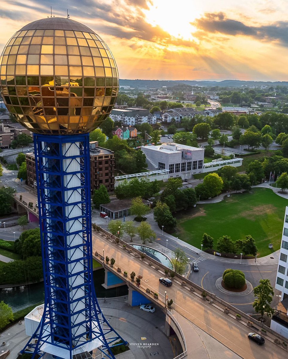 How about these aerial views of Downtown Knoxville by Steven Bearden! ☀️🏙️💛