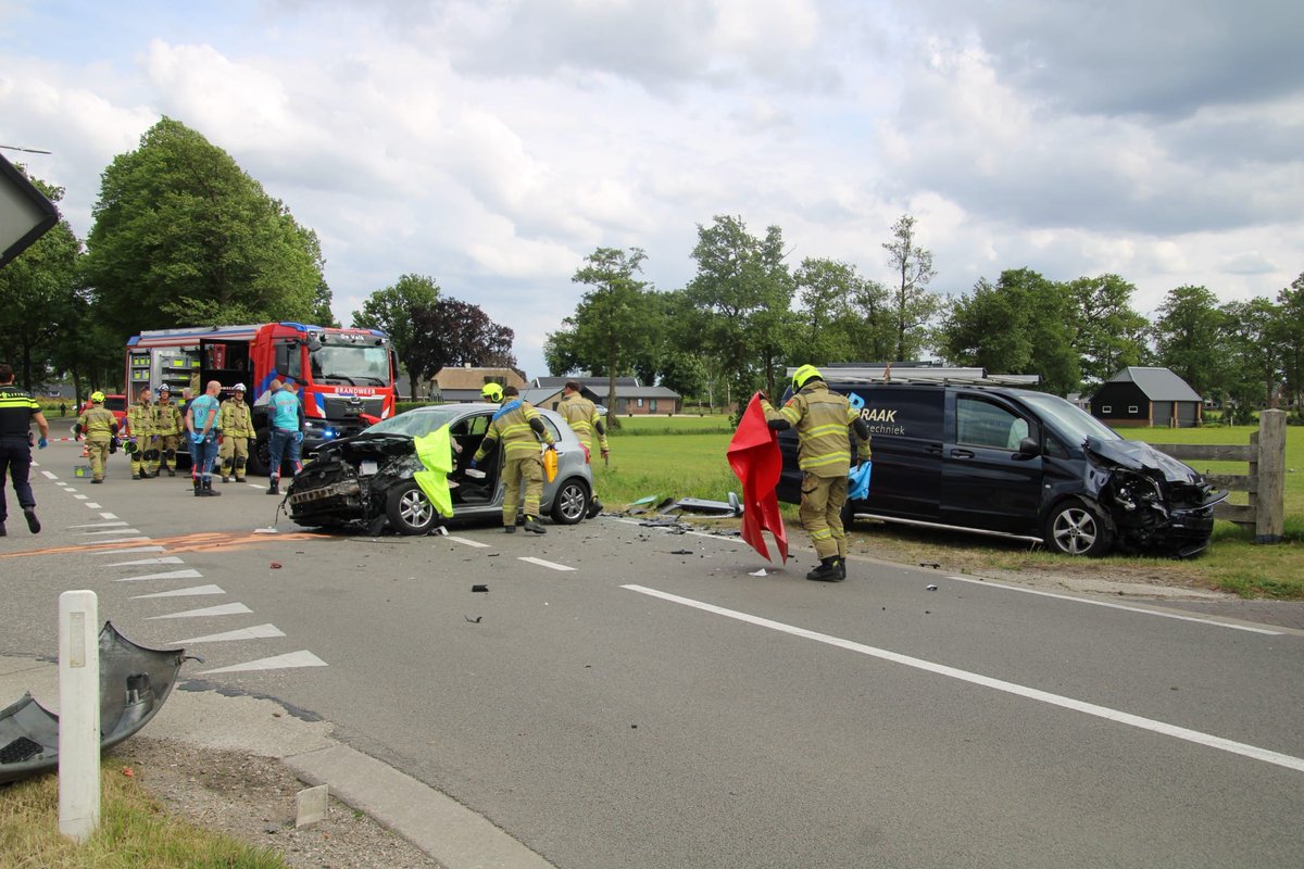 Bestuurder bevrijd na harde botsing