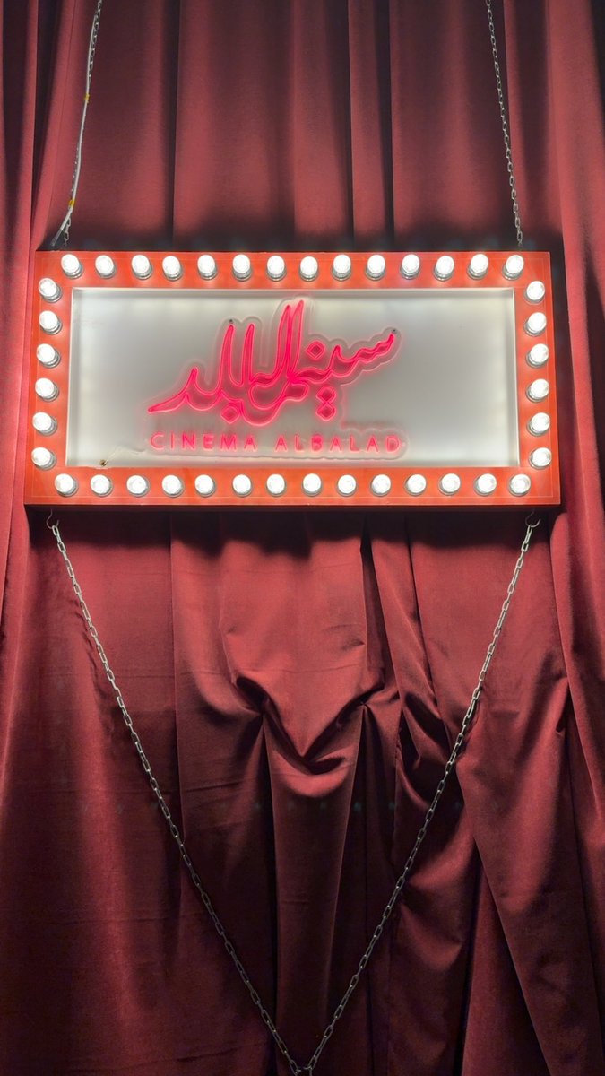 أمسية جميلة عن قراءة الأفلام وتحليلها 🎥
تناولت تحليل هيكل القصة في الأفلام و أنواع النهايات في الأفلام
كل لقطة تحمل دلالة، وكل زاوية كاميرا تخدم القصة.
شكرا للأستاذ عهود على الطرح الثري وشكرا للمنظمين على اللقاء👏🏻 #سينما_البلد
#تحليل_أفلام #السينما_لغة  #توصيات_سينمائية