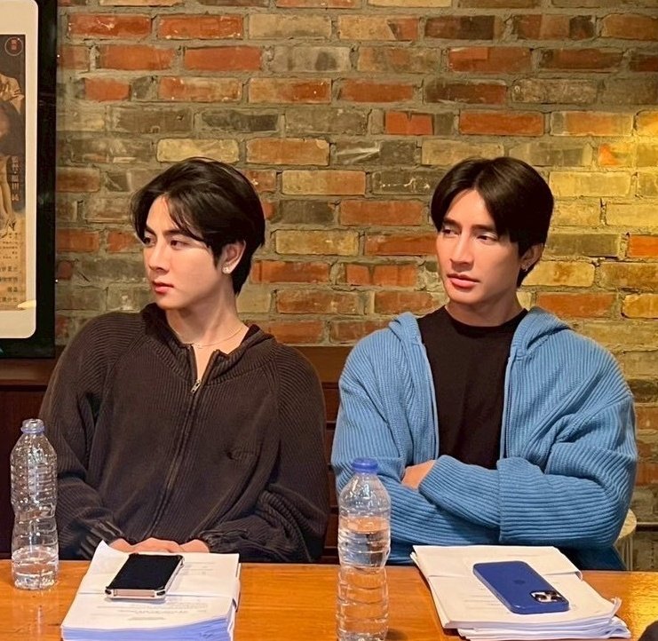 This is like a parent being called to school because their naughty child has stolen other people's food support

#เอิร์ทมิกซ์ ; #EarthMix 
#OnlyFriendsDreamOn 
#MRSATURNWORLD