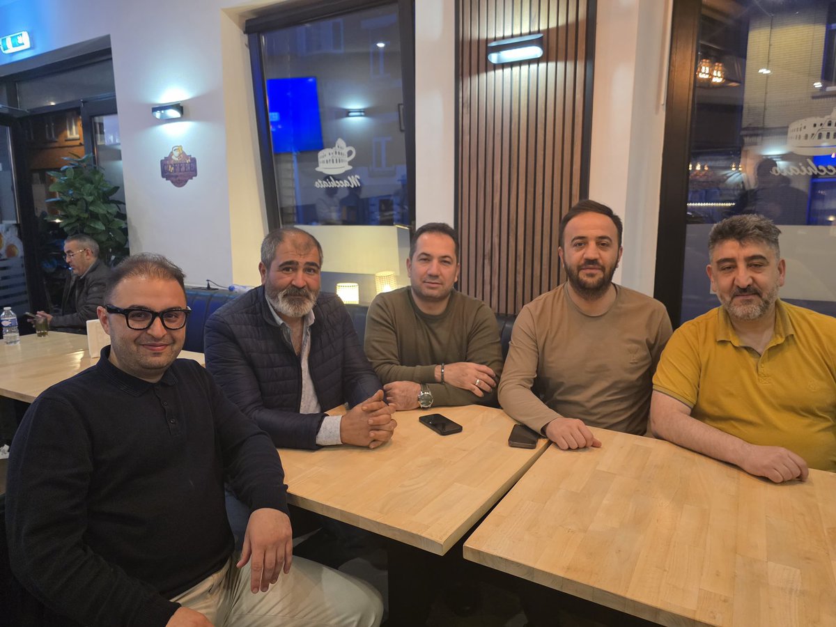 Belçika ziyaretimin son gününde MÜSİAD Belçika Başkanı Hayri Apaydın ve yönetimi ile bir araya geldik. Şubeler arası ticaret hacminin arttırılması ile ilgili güzel bir sohbet oldu.