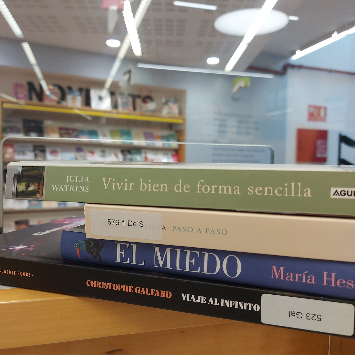 És dimecres i tenim un nou #robaunpoema 📚✍️

"Vivir bien de forma sencilla
Paso a paso
El miedo
Viaje al infinito"

#BJM #robaunpoemaBJM #quèfemalesbiblios #BibliotequesXBM #poesia #poema #literatura #llibres #SantJust