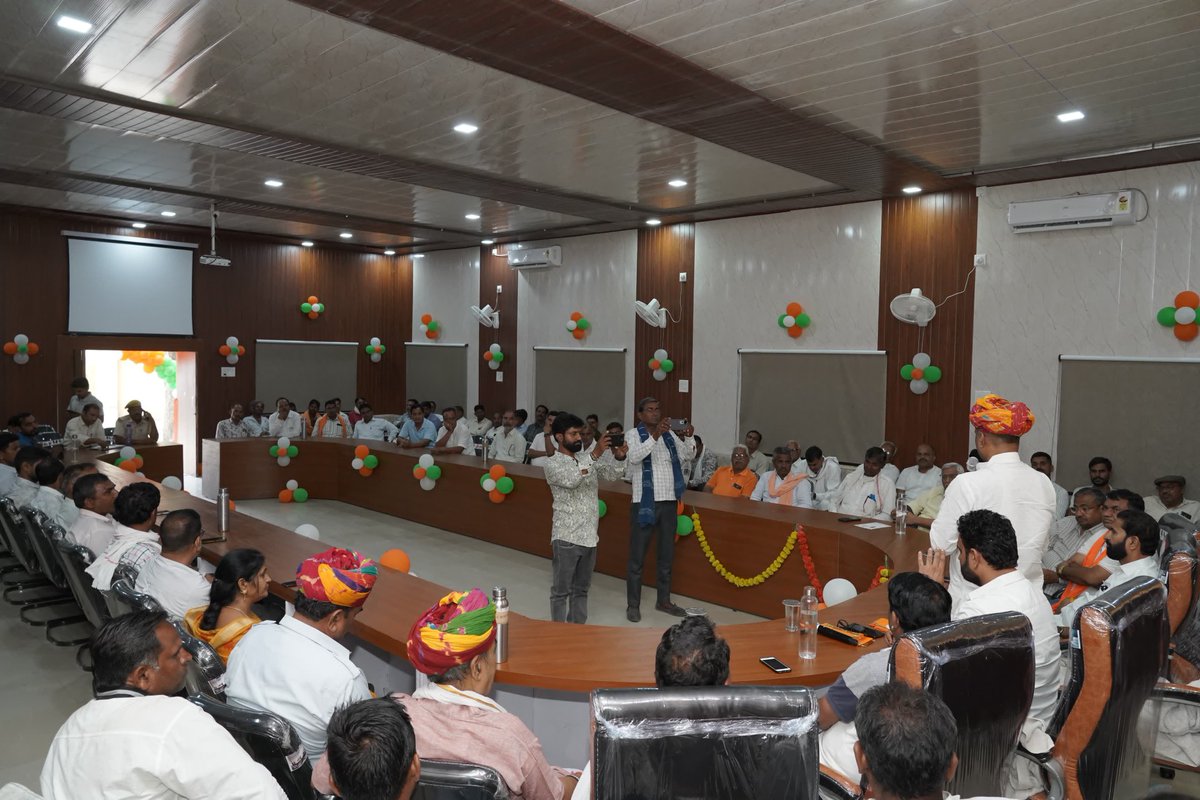 cpjoshiBJP's tweet photo. 📍 भोपालसागर, कपासन

आज भोपालसागर स्थित महाराणा प्रताप सभागार के नवीनीकरण कार्य के लोकार्पण एवं उद्घाटन किया साथ ही, आगामी 29 मई 2025 को माननीय मुख्यमंत्री श्री @BhajanlalBjp जी के प्रस्तावित आगमन को लेकर तैयारियों का निरीक्षण किया।

इस अवसर पर विधायक माननीय श्री अर्जुन लाल जीनगर जी, प्रधान श्री हेमेंद्र सिंह राणावत जी, वरिष्ठ नेता श्री लीलाधर जोशी जी, श्री रूप सिंह राणावत जी, श्री संपत बोरदिया जी, श्री बलवंत ओसवाल जी, श्री प्रताप सिंह भाटी जी, श्री कर्नल सिंह जी, श्री सुभाष सिंह जी, मंडल अध्यक्ष श्री ओम मेनारिया जी, श्री भीम सिंह झाला जी, श्री शंकर साहू जी, श्री देशराज गुर्जर जी सहित जनप्रतिनिधि, पंचायत समिति सदस्यगण, सरपंचगण एवं पार्टी पदाधिकारीगण उपस्थित रहे।

#Bhupalsagar