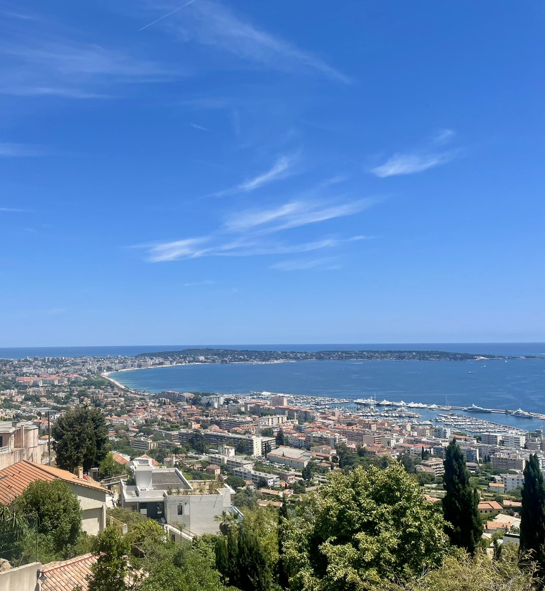 Just had the loveliest two days in Cannes, on the final weekend of the #CannesFilmFestival 🌞 Experienced its iconic promenade ‘La Croisette’ at its most vibrant, had lunch in Juan les Pins, and saw Jafar Panahi, who had just won the Palme d’Or, at Nice Airport on the way home ☺️
