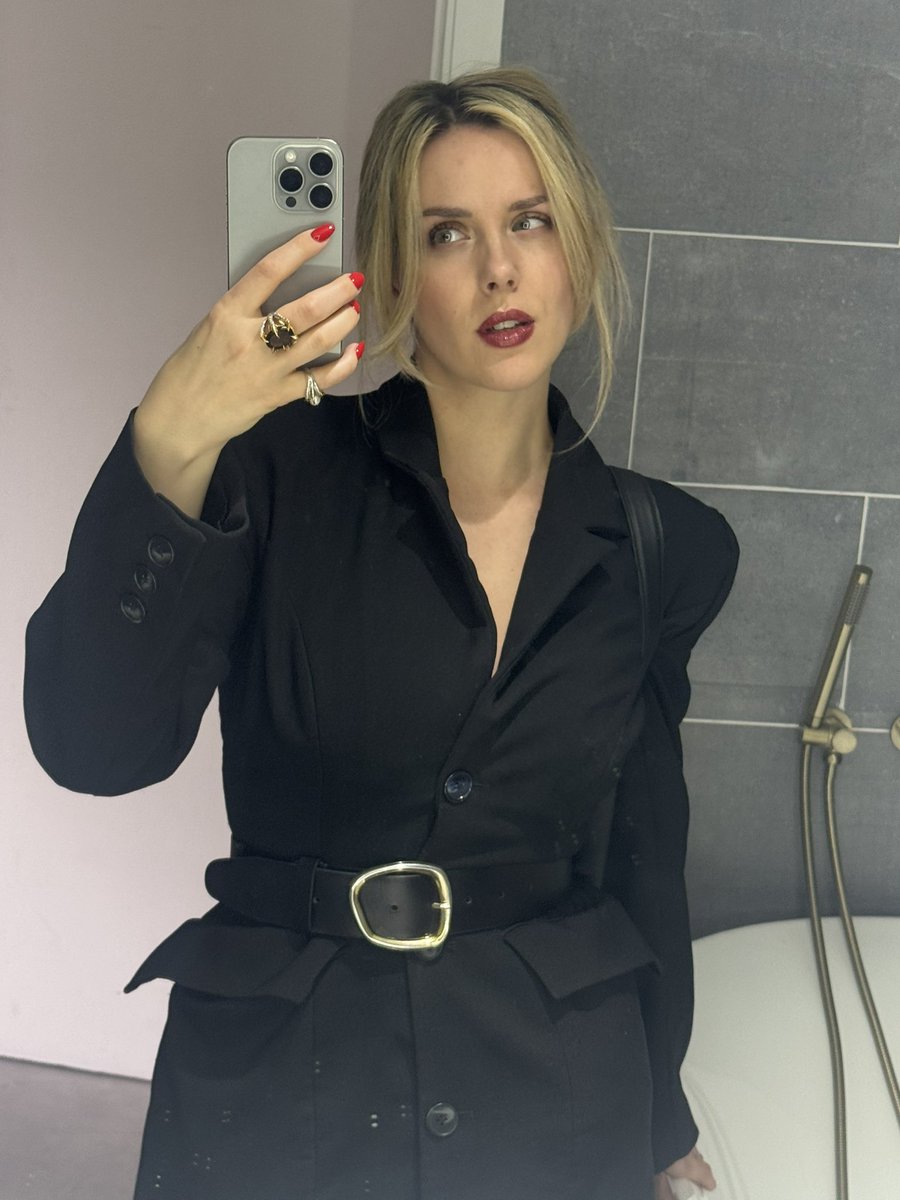 Vivienne Veinne (@mistressveinne) on Twitter photo I had such fun last night with <a href="/MissCourtneyM/">Miss Courtney</a> & <a href="/GoddessLaraKnox/">🖤 Lara Knox 🖤</a> and a very good foot slut. I had such fun last night with <a href="/MissCourtneyM/">Miss Courtney</a> & <a href="/GoddessLaraKnox/">🖤 Lara Knox 🖤</a> and a very good foot slut.