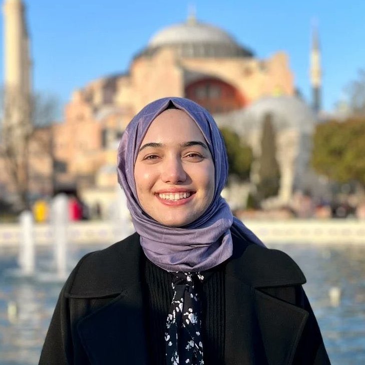 Zehra Kınık:

• 17 yaşındaki bir çocuğun ölümüne neden oldu
• 3 kişiyi yaraladı
• Cezaevine girmeyecek

Suç işleyerek ceza alıp, tutuklanan AKP'li gördünüz mü...?!