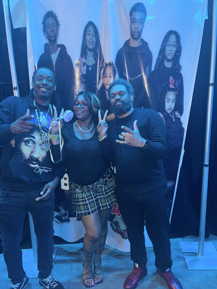 jamtheegemini's tweet photo. I met @MrDonTrip and @LITO615 this weekend in Little Rock. It was amazing! I wish I could relive it 🥹. They told me happy birthday and they love me!! My heart is full 💜. I love yall so much!
#stepbrothers4 #stepbrothers4lifetour https://t.co/smg7WoBa50