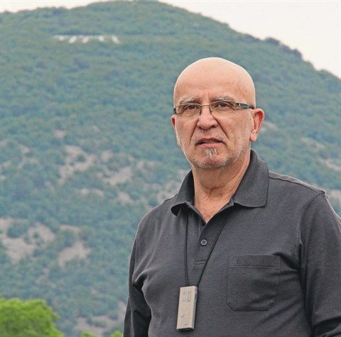 Dajmo retvitat, da ga naredimo slavnega...

Darko Žnidarčič, ljubitelj Jugoslavije in Tita, skrbnik napisa Tito na Sabotinu.