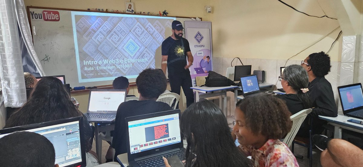 Favelaverso tweet media