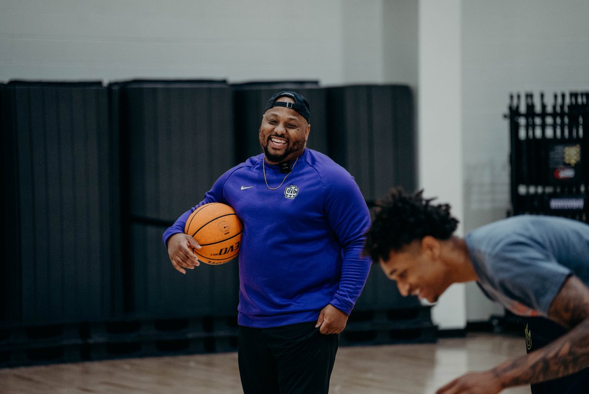 CoachJonesACS's tweet photo. The Past, Present &amp; Future

Lineage…Relationships…Family for Life.

I’m the Blessed One. 

@SadiqWhite11 @thesirmohammed @Dillonxmason_1 @Astabler15 @ElijahStrong35_ 

📸 : @_KA1V1 https://t.co/MNPPME4h6f