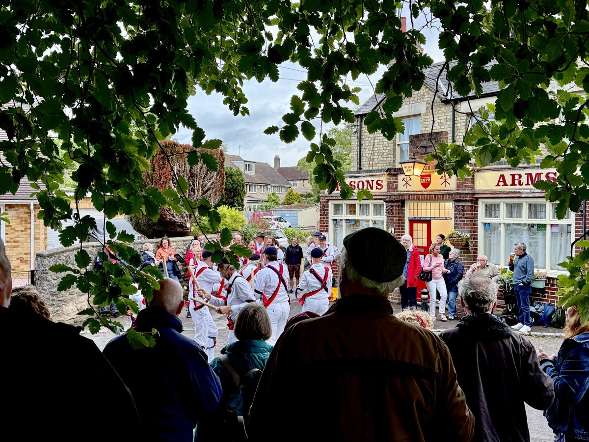 <a href="/HeadingtonQMD/">Headington Quarry Morris</a> dancing <a href="/TheMasonsArmsHQ/">The Masons Arms</a> tonight #headington #oxford