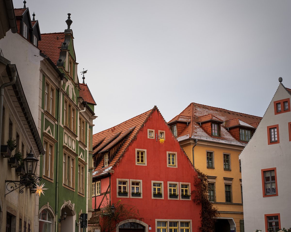 lensscripts's tweet image. The mix of color and symmetry is effortless. Meissen 🇩🇪
#meissen #germany #cobbledstreets #medievaltown #saxonygermany #historictowns #hiddeneurope #travelgermany #visitsaxony #exploregermany #postcardplaces #germanytourism #sonyalpha #sonya7iv #tamron