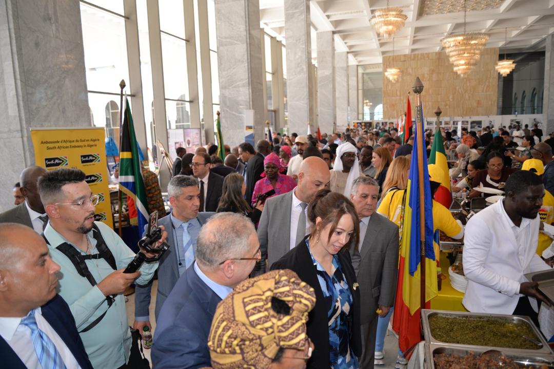وزارة الشؤون الخارجية| MFA-Algeria (@algeria_mfa) on Twitter photo أشرفت كاتبة الدولة لدى وزير الشؤون الخارجية، المكلفة بالشؤون الإفريقية، السيدة <a href="/SECAAf_Mansouri/">Selma Mansouri | سلمة منصوري</a> على افتتاح معرض الثقافة والفنون الإفريقية، المنظم اليوم بقصر الثقافة مفدي زكريا، وذلك بحضور الأمين العام لوزارة الشؤون الخارجية، السيد لوناس مقرمان، وعميدة السلك الدبلوماسي الإفريقي⬇️ أشرفت كاتبة الدولة لدى وزير الشؤون الخارجية، المكلفة بالشؤون الإفريقية، السيدة <a href="/SECAAf_Mansouri/">Selma Mansouri | سلمة منصوري</a> على افتتاح معرض الثقافة والفنون الإفريقية، المنظم اليوم بقصر الثقافة مفدي زكريا، وذلك بحضور الأمين العام لوزارة الشؤون الخارجية، السيد لوناس مقرمان، وعميدة السلك الدبلوماسي الإفريقي⬇️