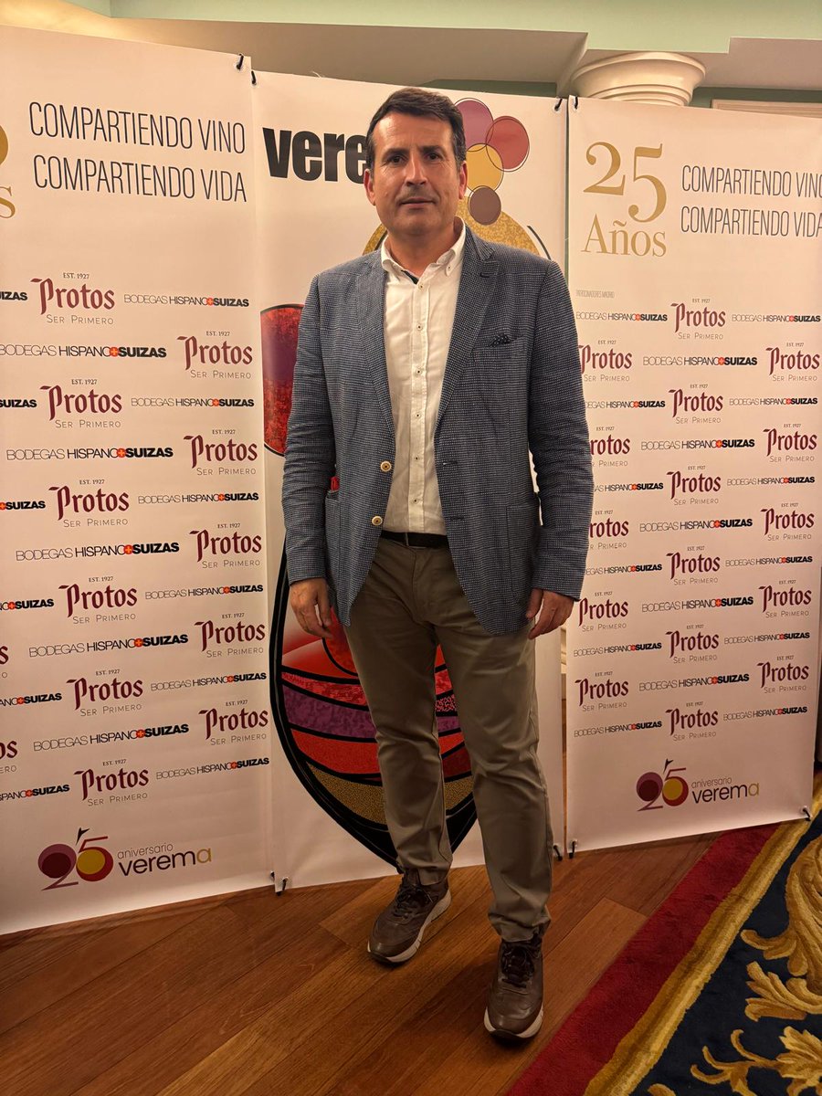 Pablo Ossorio (@pabloossorio) on Twitter photo Hoy he dirigido una cata única de Bobos Finca Casa La Borracha de <a href="/HispanoSuizas/">Bodegas Hispano Suizas</a>, desde la primera añada, 2011, hasta la actual en el mercado, 2022.
Todo ello dentro de los actos del 25 aniversario de <a href="/Verema/">Verema</a>, que se celebra en el <a href="/HotelWellington/">Wellington Hotel & Spa Madrid</a> de #Madrid
¡Felicidades! Hoy he dirigido una cata única de Bobos Finca Casa La Borracha de <a href="/HispanoSuizas/">Bodegas Hispano Suizas</a>, desde la primera añada, 2011, hasta la actual en el mercado, 2022.
Todo ello dentro de los actos del 25 aniversario de <a href="/Verema/">Verema</a>, que se celebra en el <a href="/HotelWellington/">Wellington Hotel & Spa Madrid</a> de #Madrid
¡Felicidades!