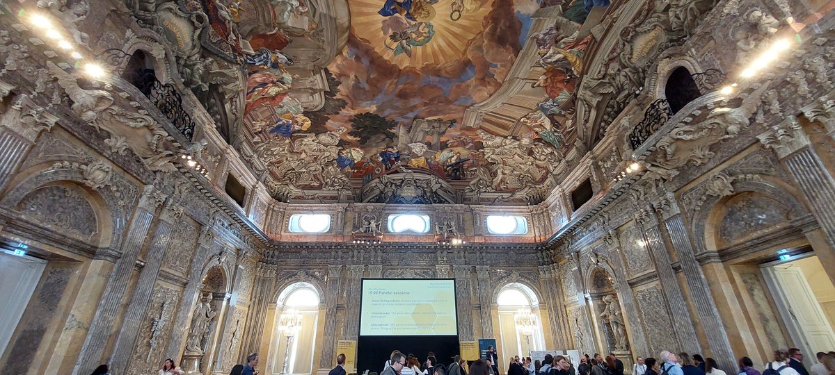 DrKeriWong's tweet image. Stimulating &apos;Building Bridges&apos; Day 1 at the #ScientificAdviceMechanism as part of @UKYoungAcademy @royalsociety @ISC. Brilliant sessions on #science4policy &amp;amp; #knowledgebrokering in the Austrian Academy of Sciences (@oeaw) + great meetings with #EU young/senior academies!