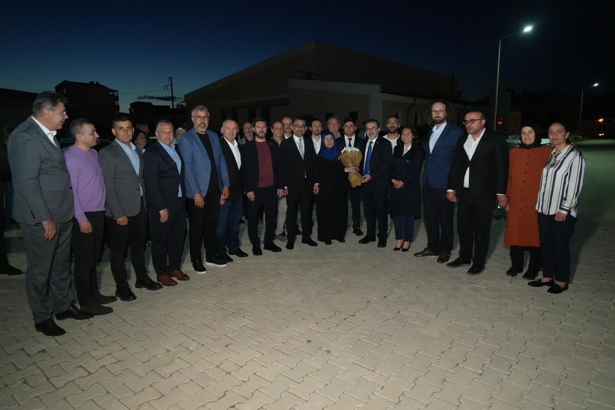 Ergene İlçe Teşkilatımızda görev yapan dava ve yol arkadaşlarımızla, daraltılmış Danışma Meclisi programımızda bir araya geldik.

AK davamıza gönül vermiş, samimiyetle ve gayretle çalışan tüm teşkilat mensuplarımıza yürekten teşekkür ediyorum. 

İlçe Başkanımız Himmet Özcan’a ve