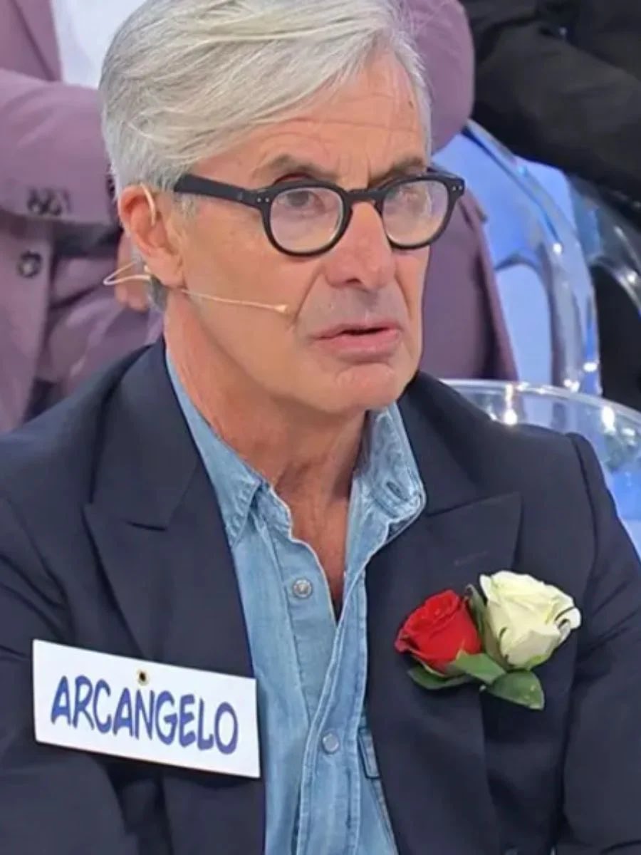 kekkolyon's tweet photo. Io non ho capito i gusti di Cinzia: passa dal DILF Sebastiano all’RSA con Arcangelo e Antonio… #Uominiedonne https://t.co/o2vrfaS5sV
