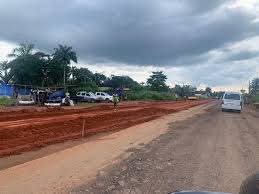 REDLIONMEDIA2's tweet photo. #Nigeria: Imo State Public 
Enlightenment 

Imo Govt Kicks Off Reconstruction of Owerri-Elele Dual Carriage Road

The Imo State Government has commenced the reconstruction of the 35.1-kilometer Owerri-Elele dual carriage road, a long-awaited project that promises to improve connectivity and boost economic activity.

Craneburg Construction Company has been awarded the contract and is leading the project. 
@Hope_Uzodimma1 
@ruffydfire 
@Alexnwokedi2 
@martinokorowu 
@okoliecollins5