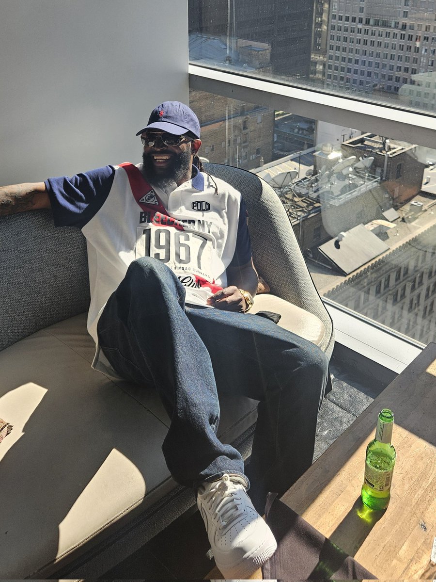 Sam_cash1's tweet image. "Koolin In Da' CHI!"
#playaonlyliveonce
#originall🕶koutboy
#lobc4life😎