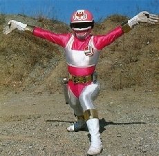 同じく本日誕生日を迎えるスーパー戦隊ヒロインまたは悪役ヒロイン